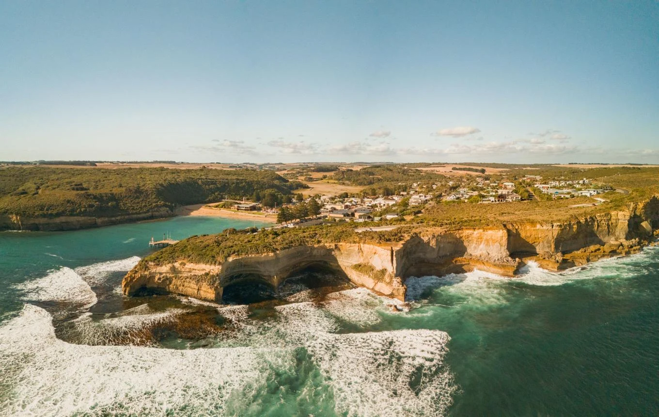 Rotsbogen en kliffen langs de kust bij Port Campbell